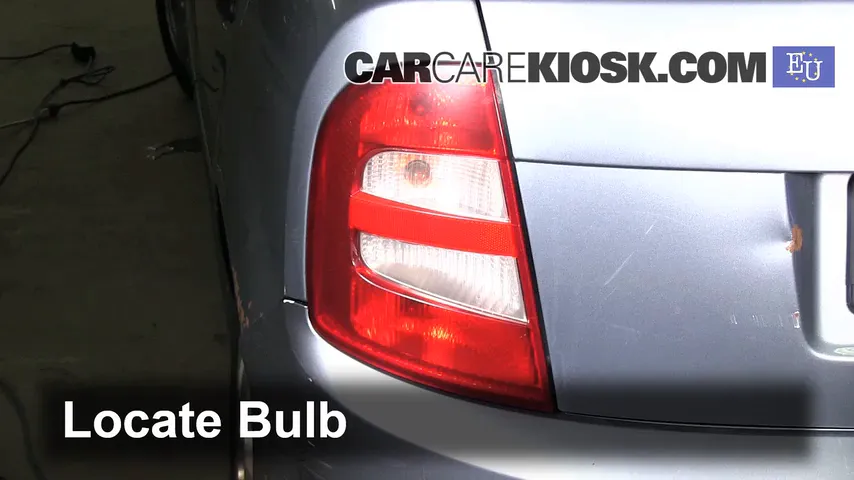 2004 Skoda Fabia Ten 1.2L 3 Cyl. Lights